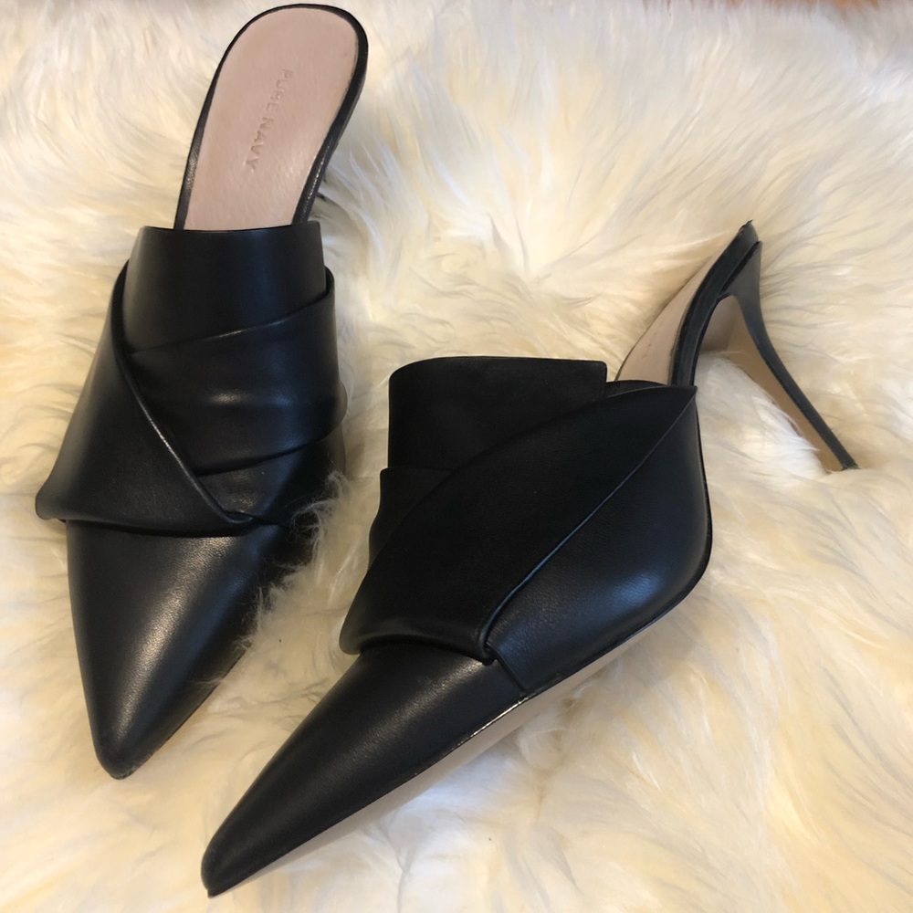Pure Navy heels sz 10